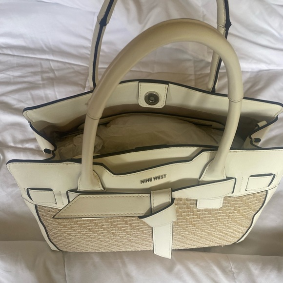 Nine West Beautiful White Leather Handbag with a long shoulder strap Brand New - Picture 16 of 16